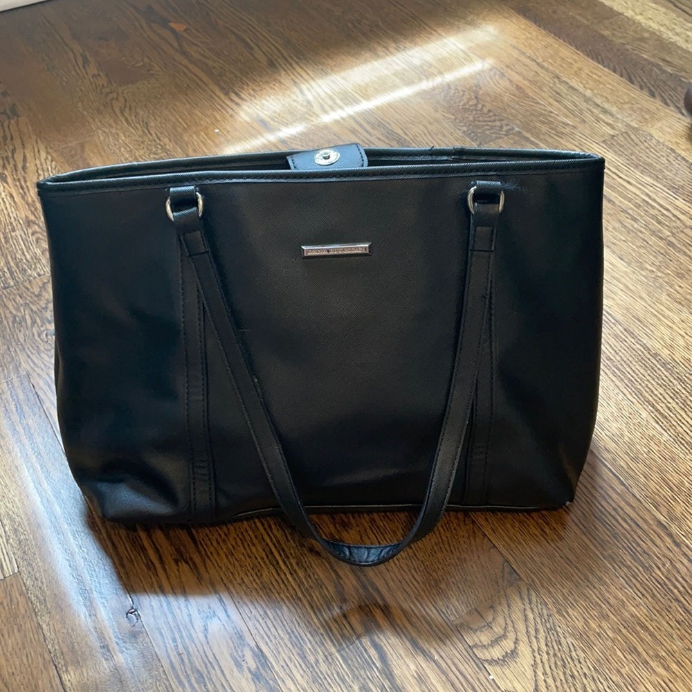Dana Buchman Purse. -Black